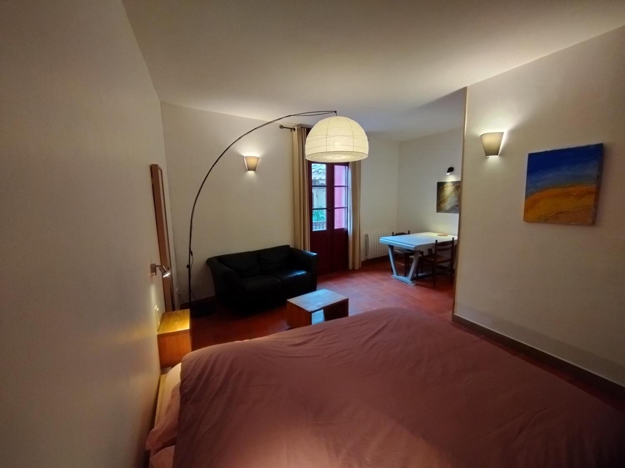 Les Studios De St Guilhem Saint-Guilhem-le-Desert Esterno foto