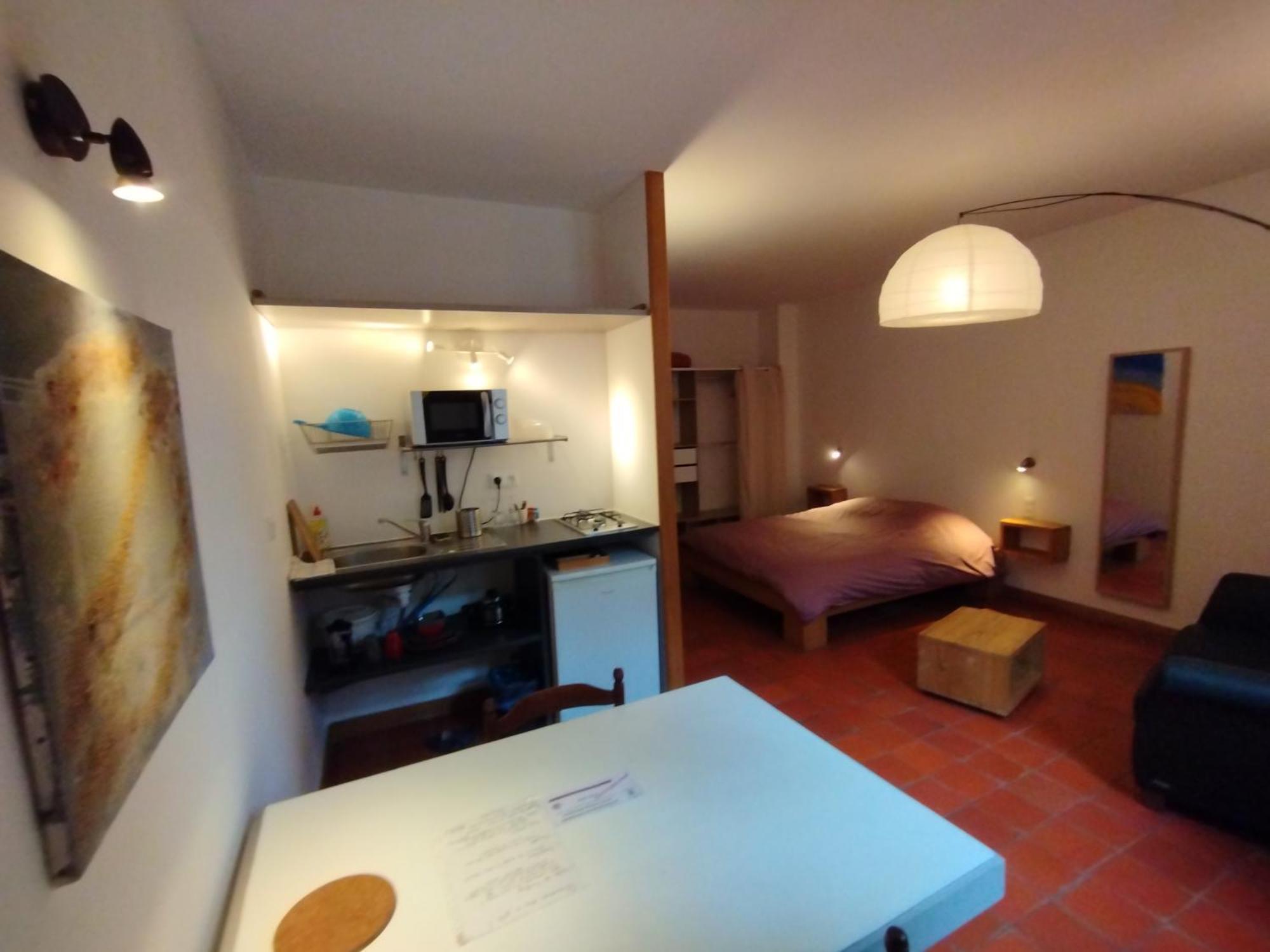Les Studios De St Guilhem Saint-Guilhem-le-Desert Esterno foto