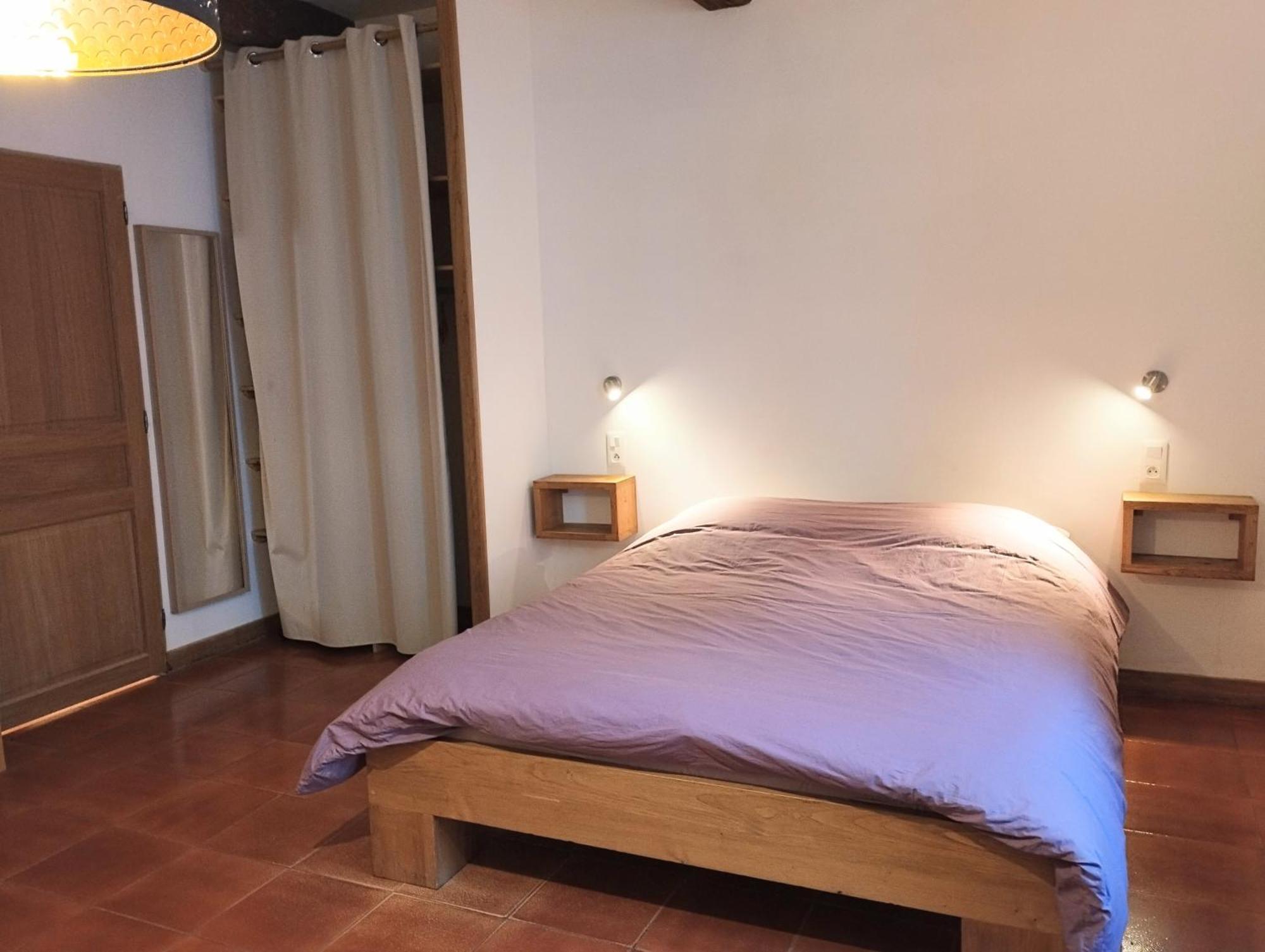 Les Studios De St Guilhem Saint-Guilhem-le-Desert Esterno foto