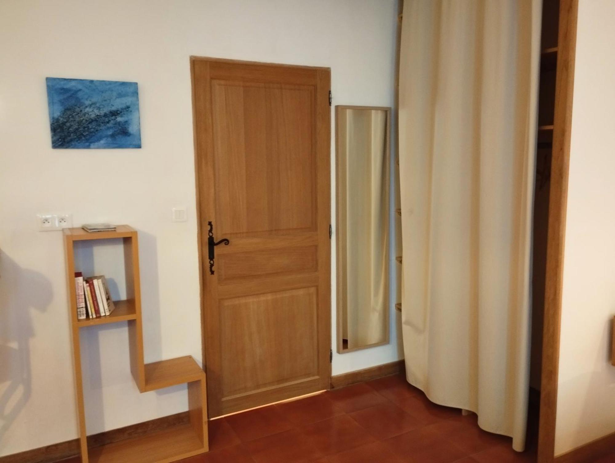 Les Studios De St Guilhem Saint-Guilhem-le-Desert Esterno foto